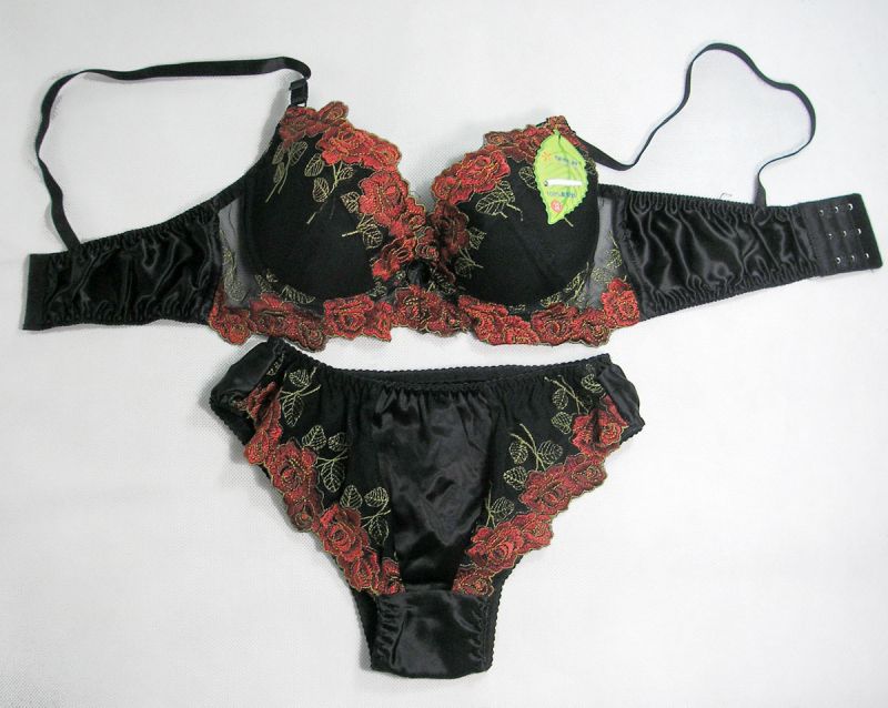 OneC Cup Black Pure Silk Lacy Underwire Thinly Padded Bra Panties Set