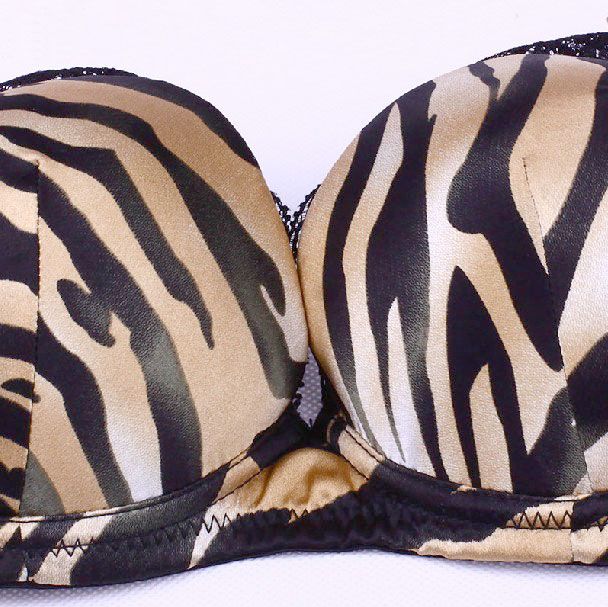 One Thinely Padded Underwir Natural Silk Leopard Print Bra 8907