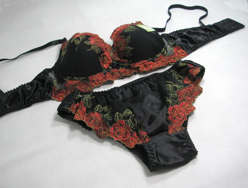 Women Bra Set Black Silk Lacy Underwire Thinly Padded Bra Panties Set C Cup Paradise Silk