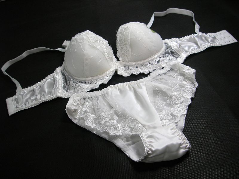 One White Pure Silk Lacy Underwire Thinly Padded Bra Set